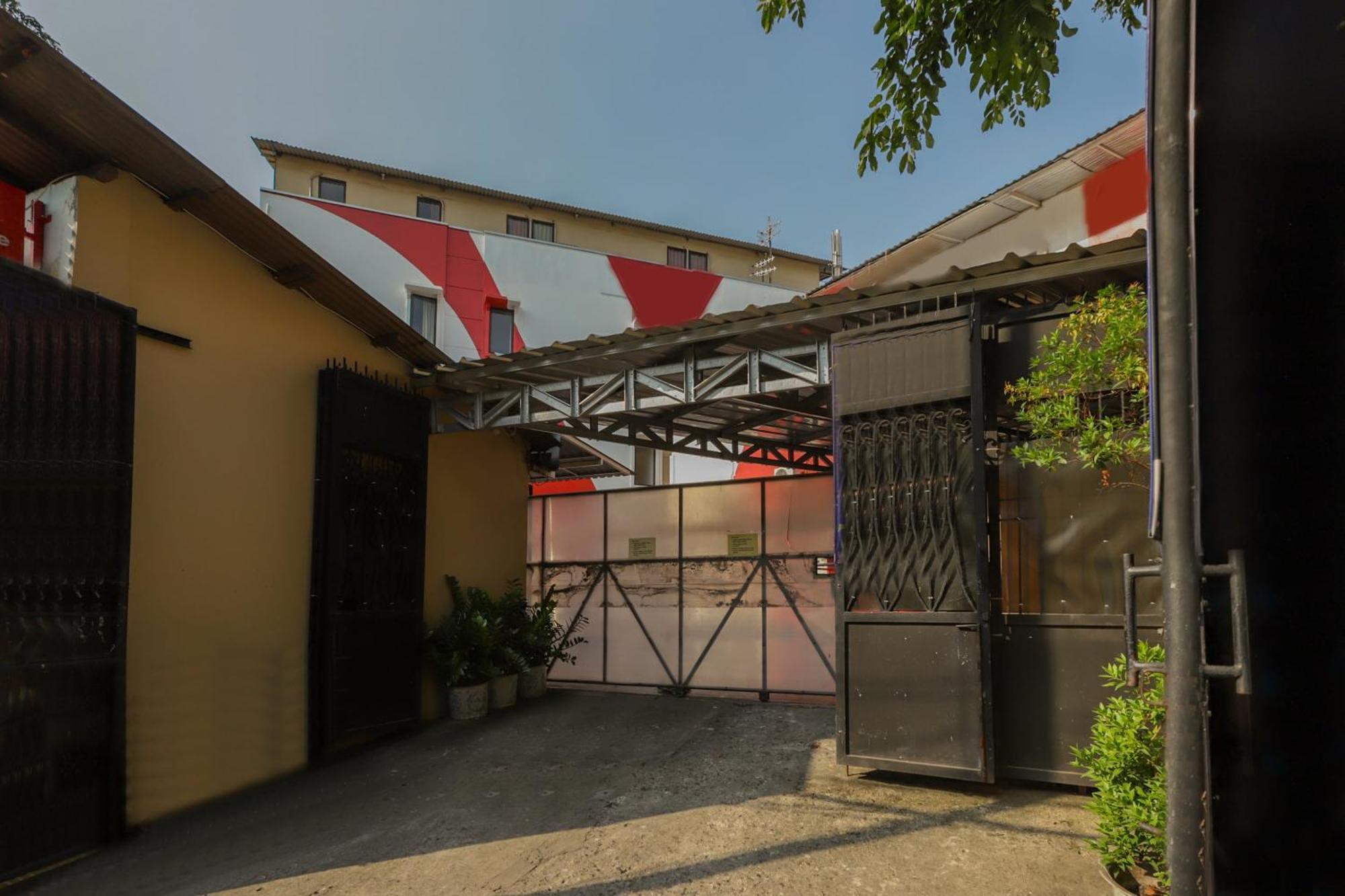 Super Oyo 866 Idola Residence Jakarta Exterior photo